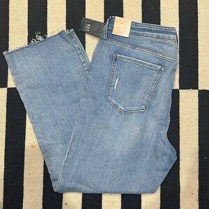 Kut From The Kloth
NWT
Size 18
High Rise Reese Ankle Straight Leg